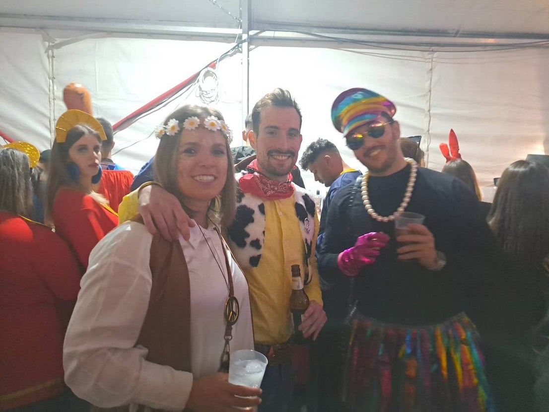 Miajadas celebró su Concurso de disfraces del Carnaval 2023, en el que hubo mucho baile y mucho' cachondeo'. El grupo 'Pista de choque' fue el ganador del primer premio, dotado de 300 euros, mientras que 'DJ's' consiguieron el segundo premio con 200 euros, y 'Desplieque Lolil' se hizo con los 150 euros del tercer premio. 