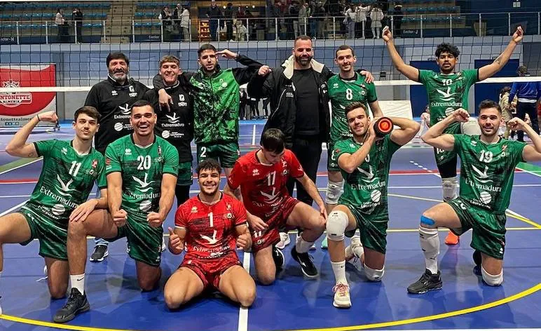 Los jugadores del Extremadura Grupo Laura Otero celebran su victoria ante el Michelin Mintonette /CEDIDA