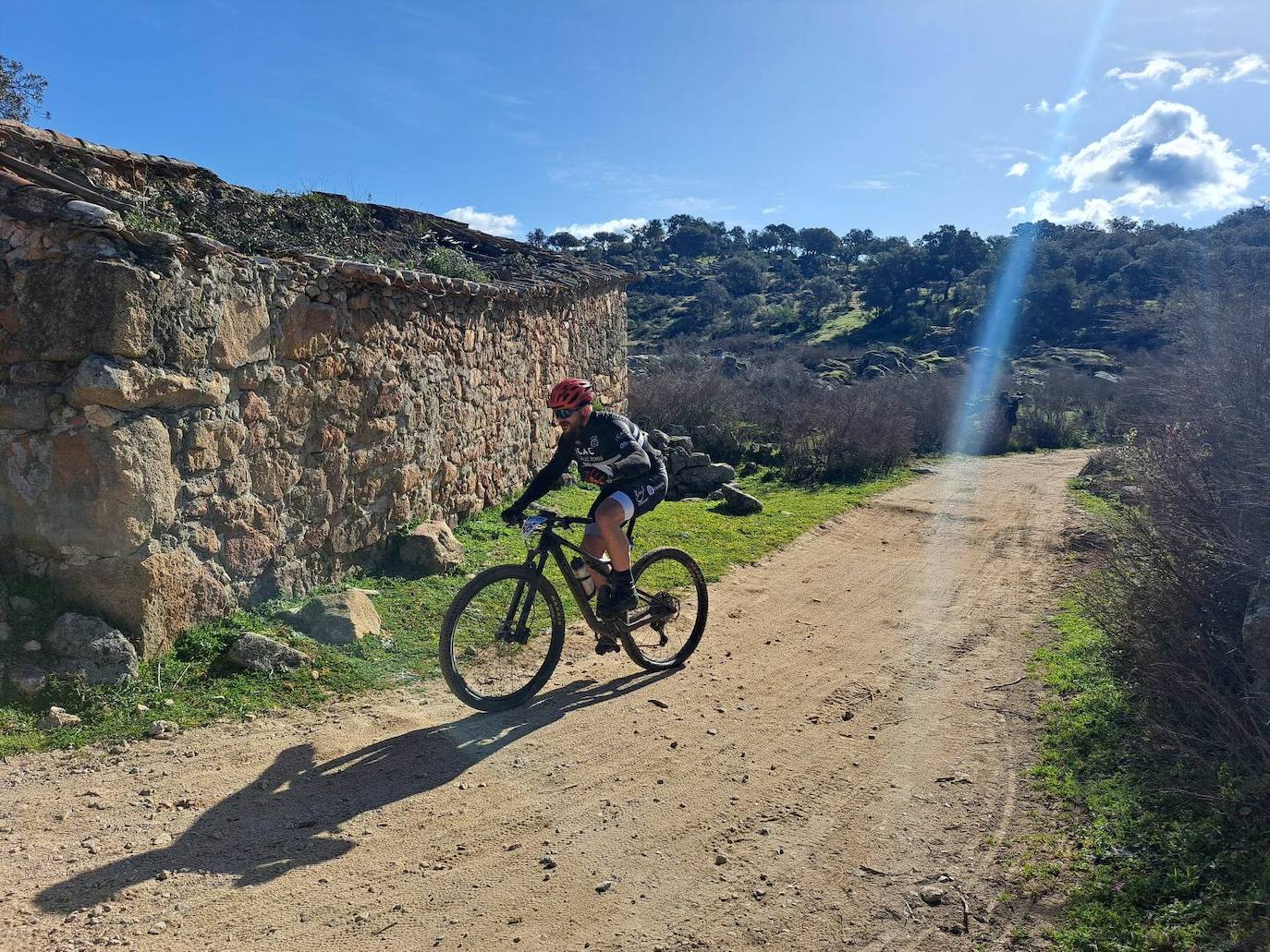 Miajadas volvió a convertirse un año más en punto referente del ciclismo con su famosa prueba Titán de los Ríos, congregando lo mejor del panorama nacional en un paraje natural incomparable. 