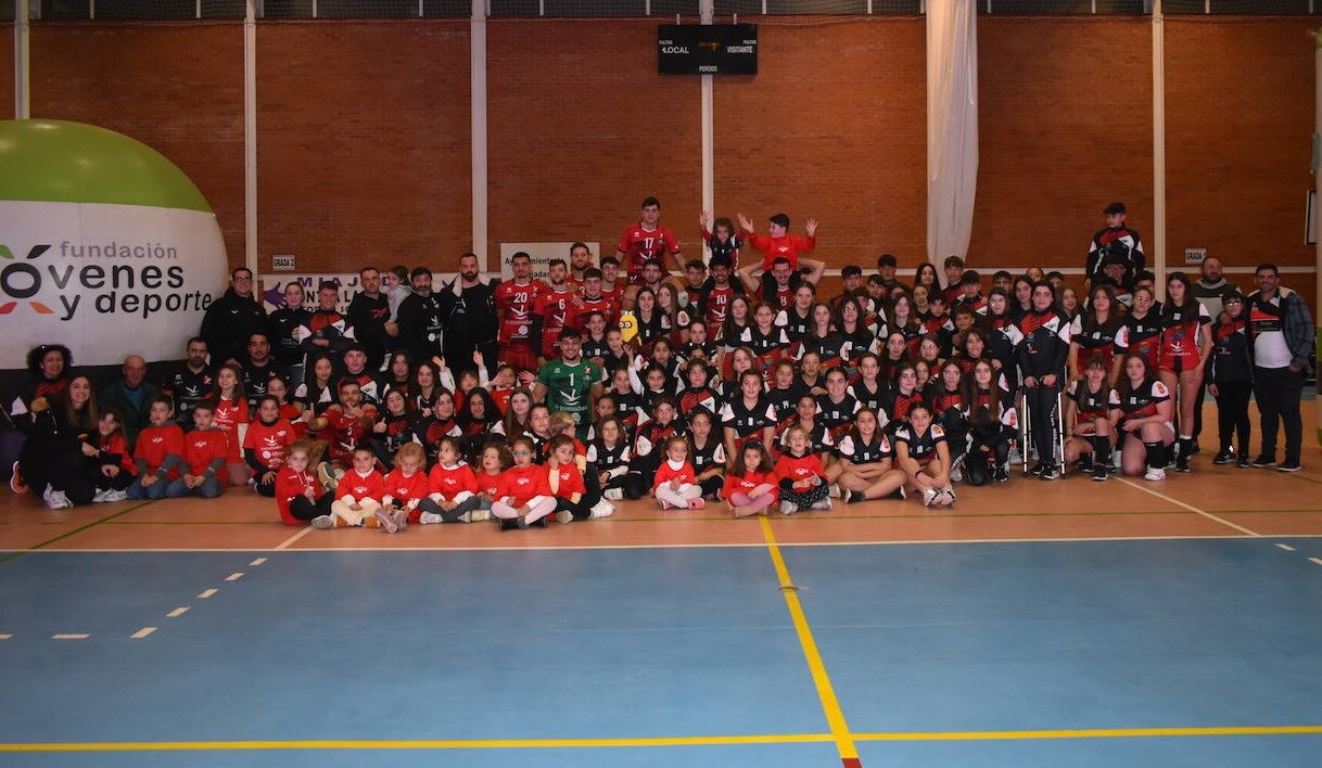 La Asociación Deportiva Voleibol Miajadas celebra su gran fiesta de presentación de todos sus equipos
