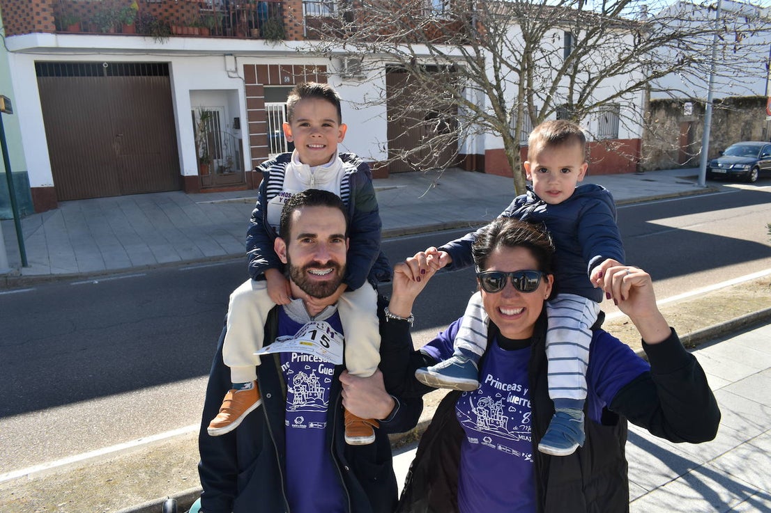 Con motivo de la Marcha del Día Internacional de la Mujer, Miajadas se llenó de Princesas y Guerreras que reivindicaban igualdad entre mujeres y hombres. Y lo hicieron acompañadas y apoyadas precisamente por muchos representantes del género masculino. Una marcha que recorre las calles de la localidad año tras año para dar visibilidad a esta lucha diaria que llevan a cabo desde las generaciones mayores hasta las más pequeñas, las que han vivido más trabas a las que están viviendo desde pequeñas que hay que pelear por seguir derribándolas. Tras la marcha, aún con energía para más, participaron en una Master Class de Zumba, y se llevó a cabo el sorteo de una bicicleta urbana entre todos los y las participantes de la marcha. Paula Rosas García fue la afortunada que volvió pedaleando a casa. 