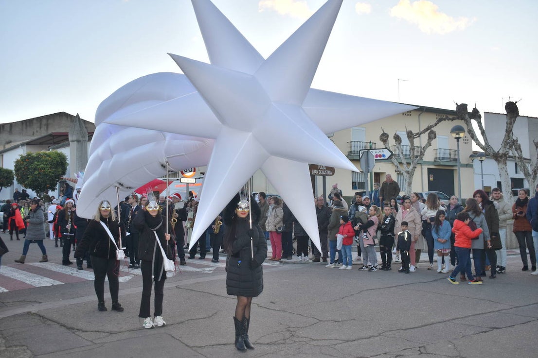 FOTOS: La magia de la Cabalgata de Reyes Magos recorrió las calles de Miajadas