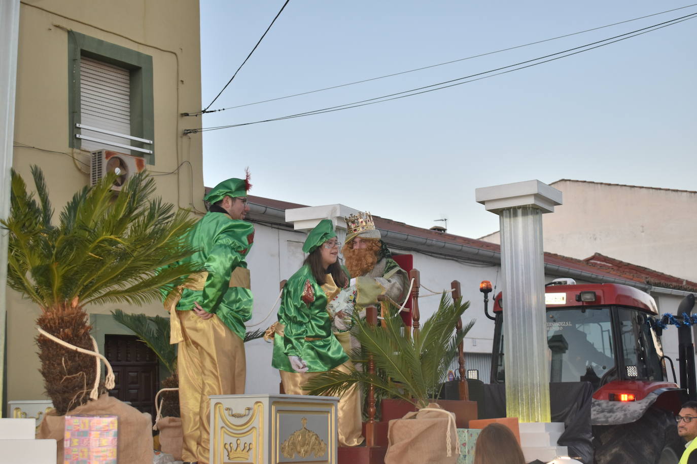 FOTOS: La magia de la Cabalgata de Reyes Magos recorrió las calles de Miajadas