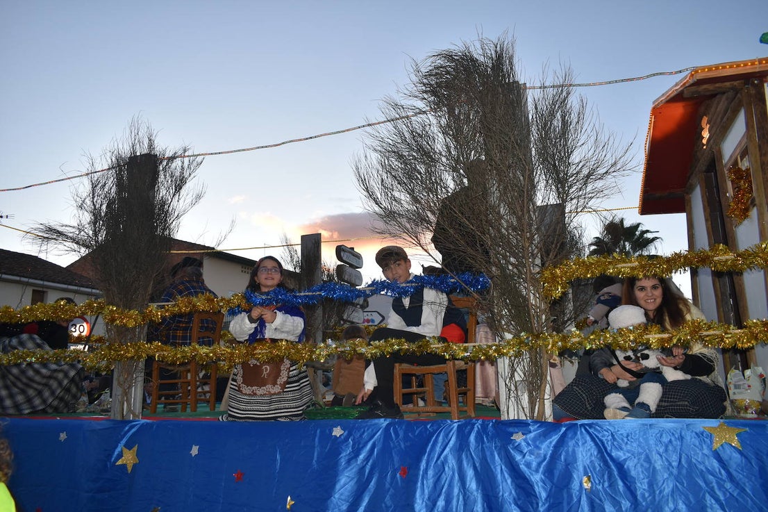 FOTOS: La magia de la Cabalgata de Reyes Magos recorrió las calles de Miajadas