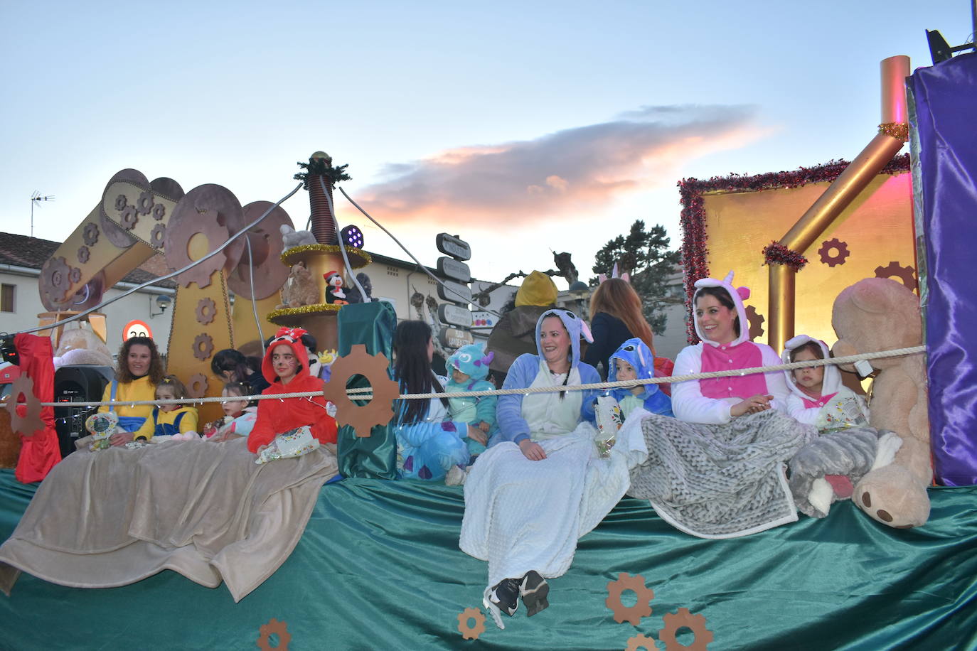FOTOS: La magia de la Cabalgata de Reyes Magos recorrió las calles de Miajadas
