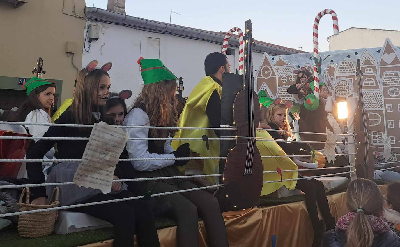 FOTOS: La magia de la Cabalgata de Reyes Magos recorrió las calles de Miajadas