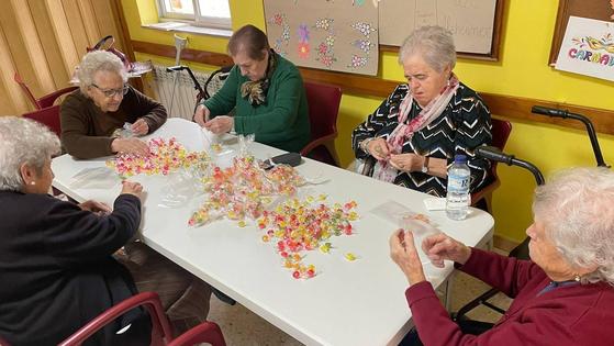 Los mayores de San Martín de Porres han vivido la Navidad con multitud de talleres