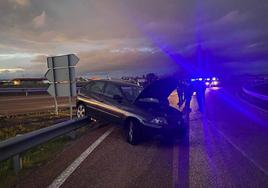 Coche robado por los dos detenidos y con el que tuvieron el accidente.