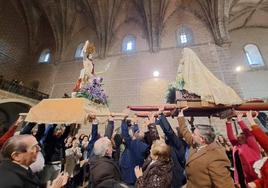 El reencuentro entre Jesús Resucitado y su madre la Santísima Virgen fue igual de hermoso dentro de la Iglesia. Y es que las inclemencias meteorológicas obligaron a realizar una Semana Santa dentro de los templos, pero con la misma fe y pasión que si las procesiones hubieran recorrido las calles de Miajadas. Como cada año, el Domingo de Resurrección fue la guinda a los actos religiosos de la semana