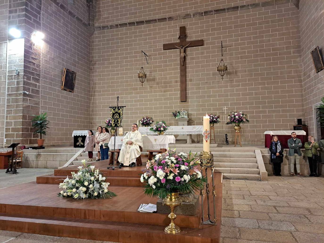 El reencuentro fue igual de hermoso dentro de la Iglesia