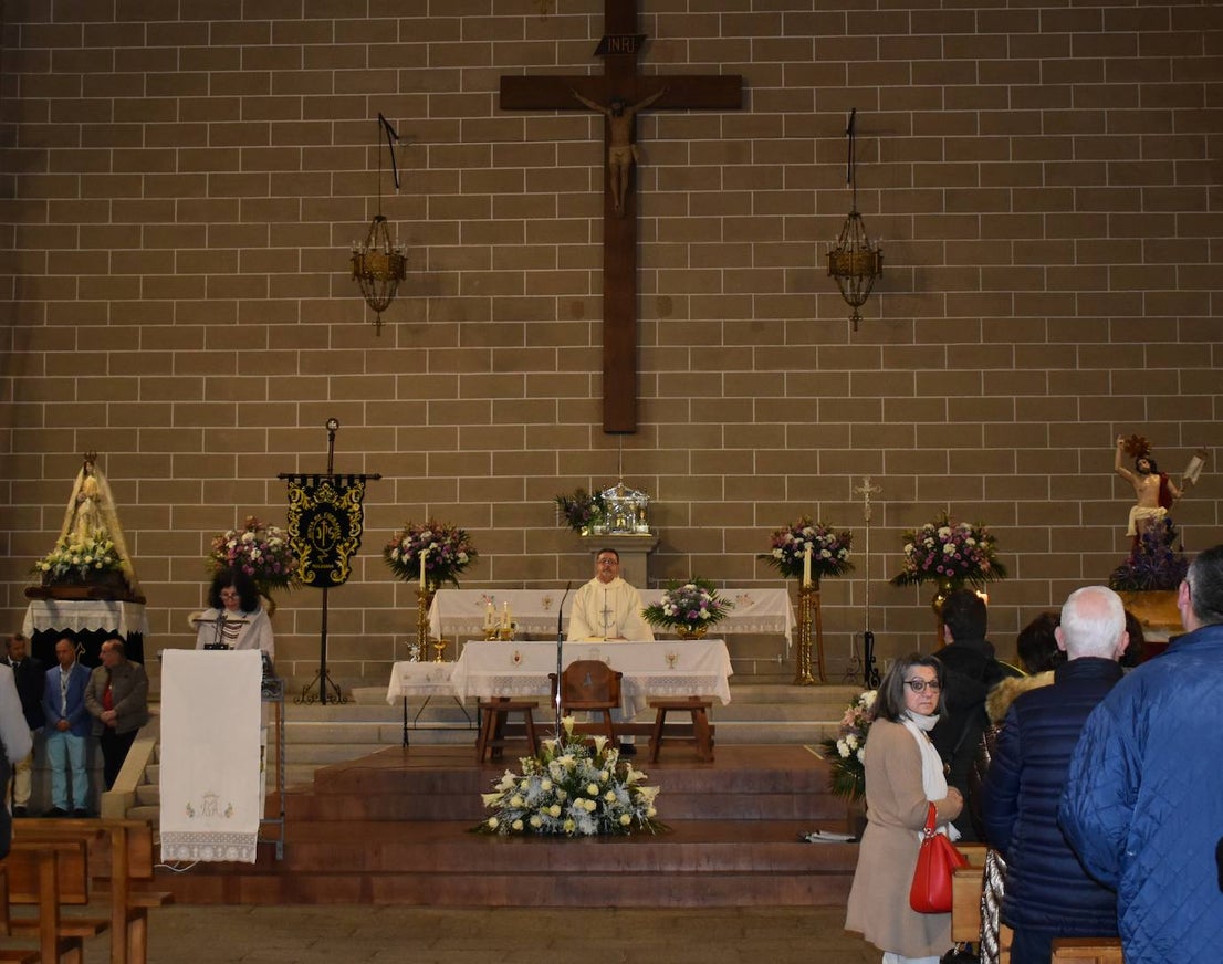 El reencuentro fue igual de hermoso dentro de la Iglesia