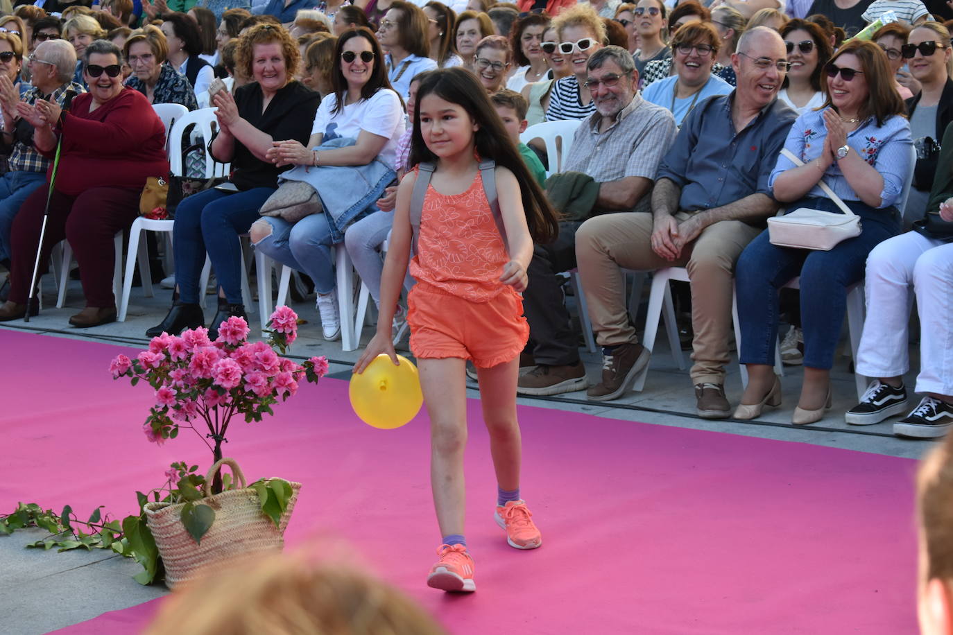 FOTOS: Éxito rotundo del desfile &#039;Miajadas está de moda&#039; (1ª parte)