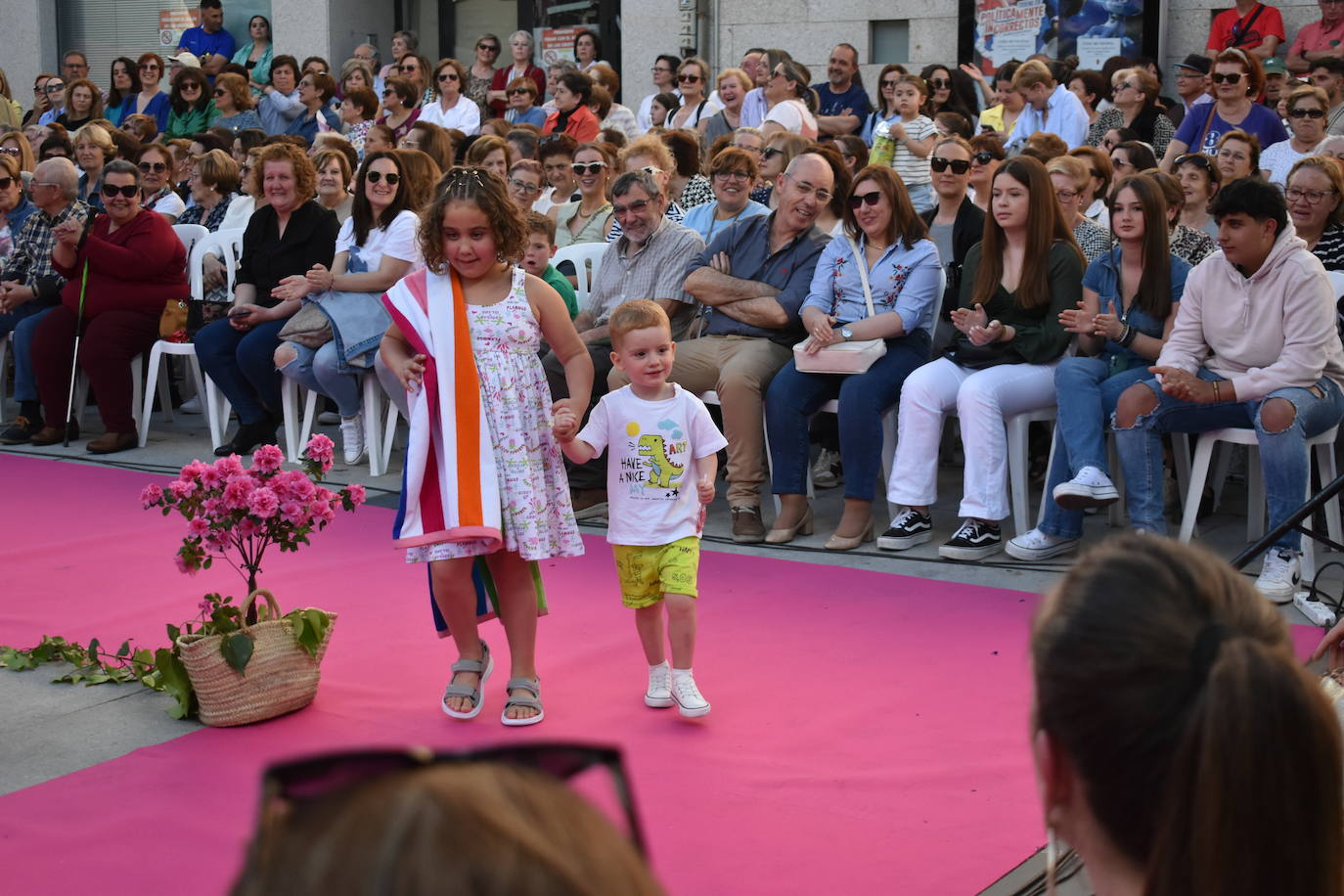 FOTOS: Éxito rotundo del desfile &#039;Miajadas está de moda&#039; (1ª parte)