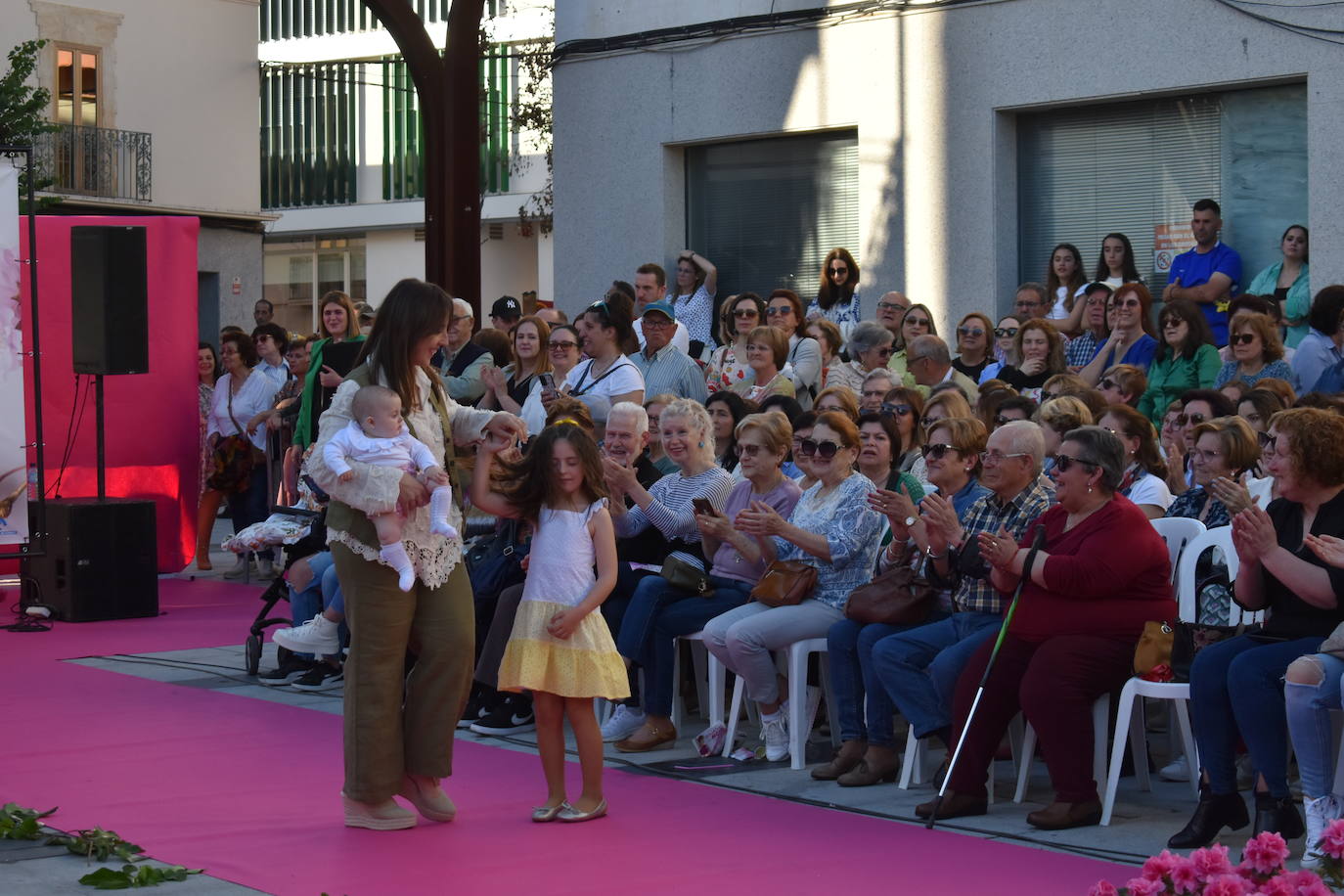FOTOS: Éxito rotundo del desfile 'Miajadas está de moda' (1ª parte)