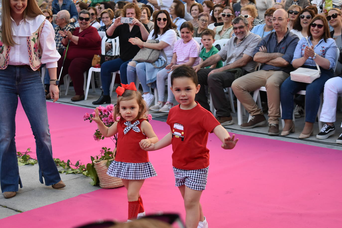 FOTOS: Éxito rotundo del desfile 'Miajadas está de moda' (1ª parte)