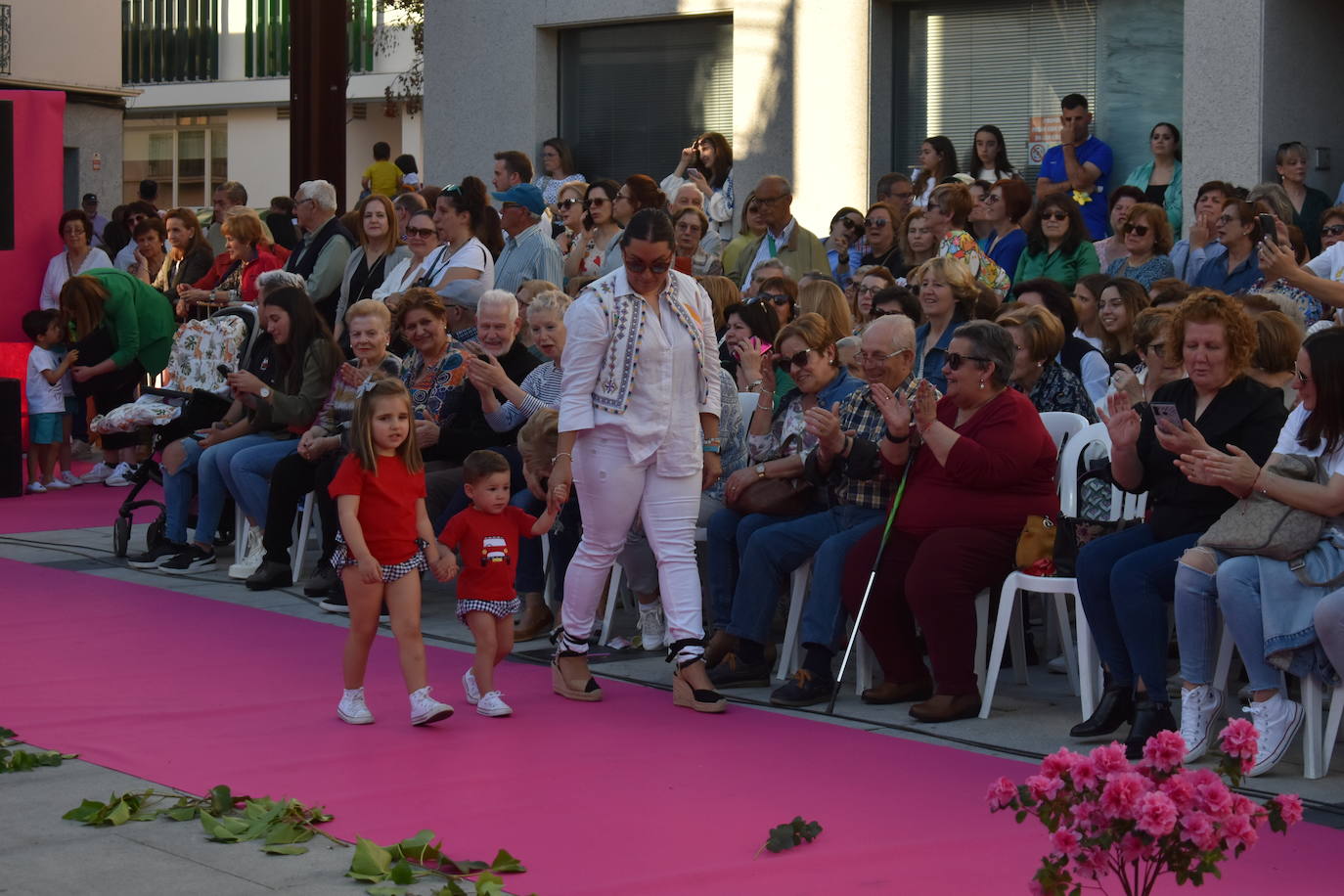 FOTOS: Éxito rotundo del desfile 'Miajadas está de moda' (1ª parte)