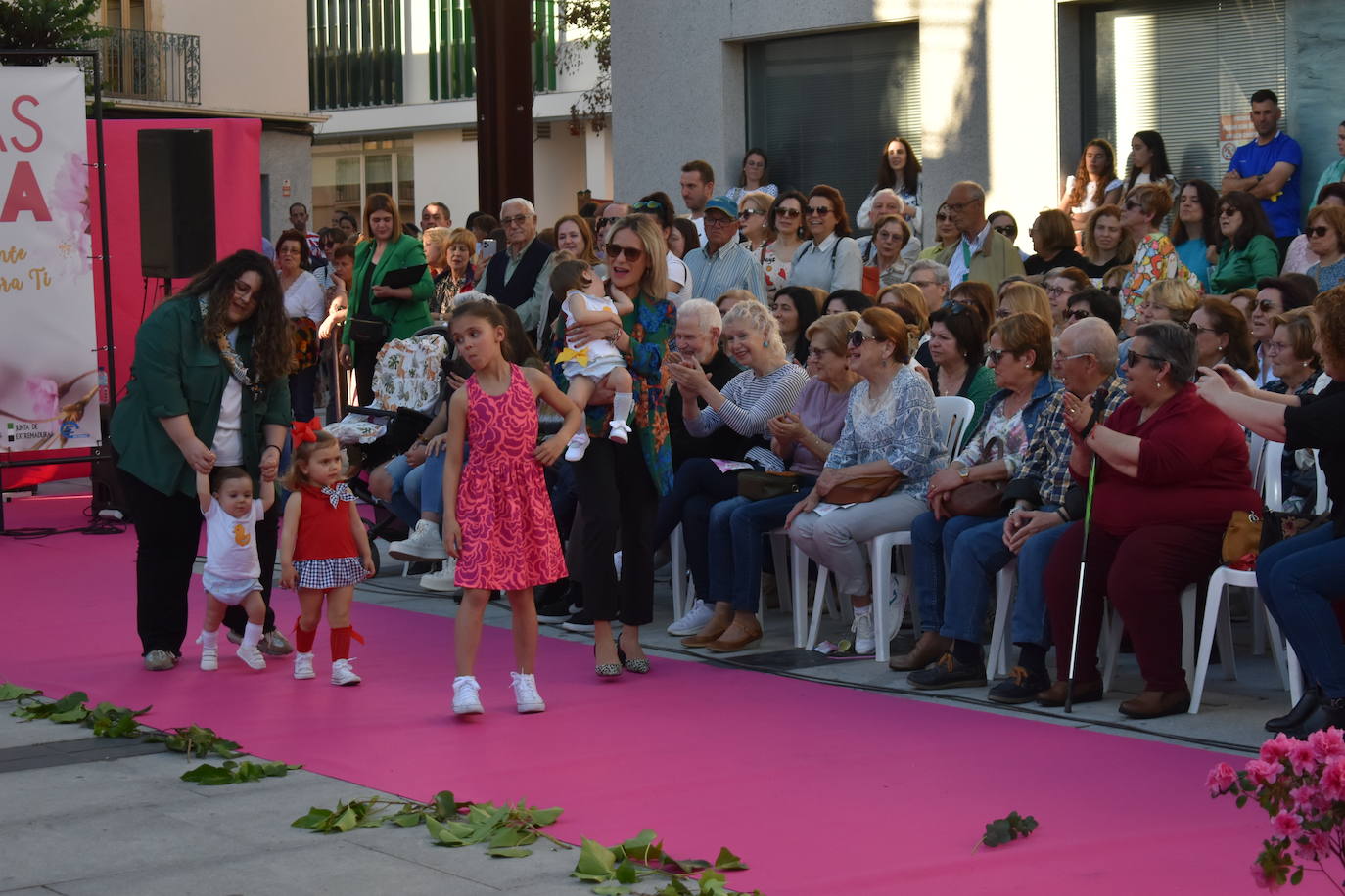 FOTOS: Éxito rotundo del desfile &#039;Miajadas está de moda&#039; (1ª parte)