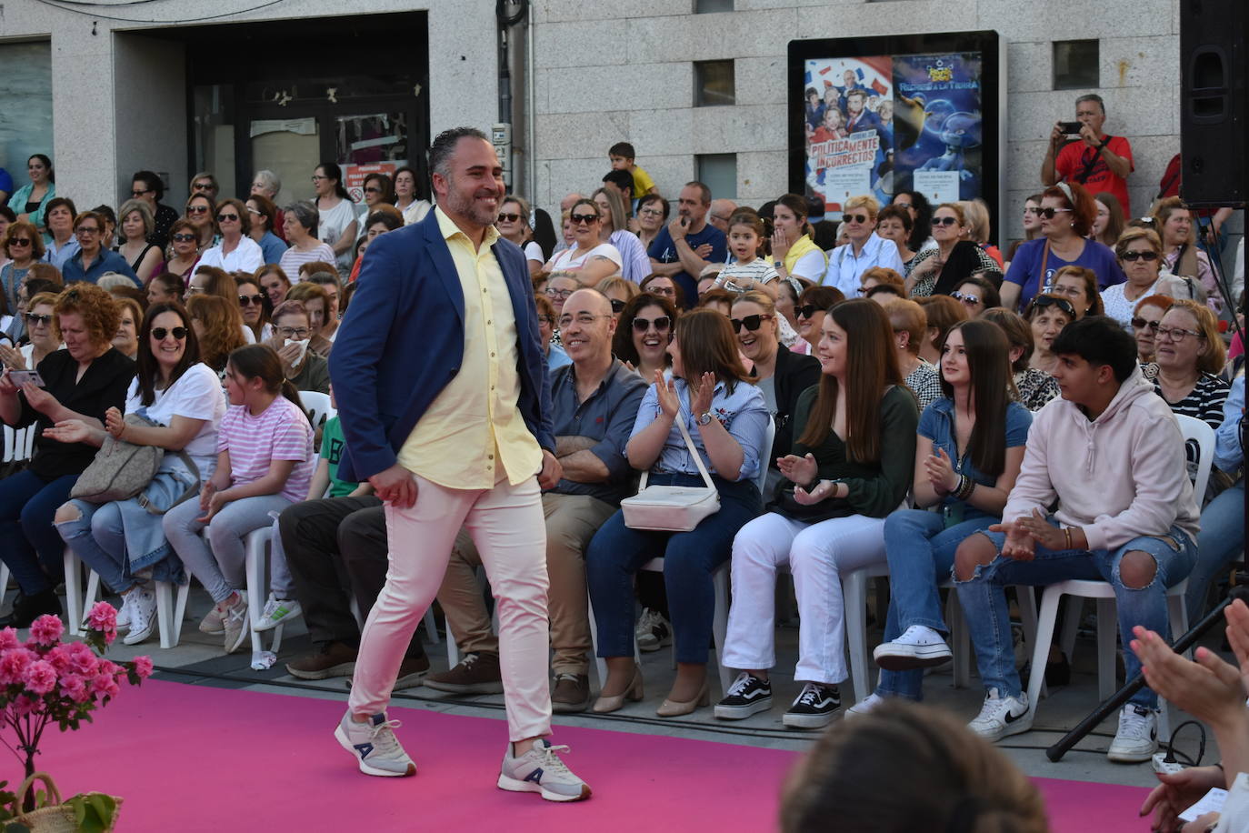 FOTOS: Éxito rotundo del desfile &#039;Miajadas está de moda&#039; (1ª parte)