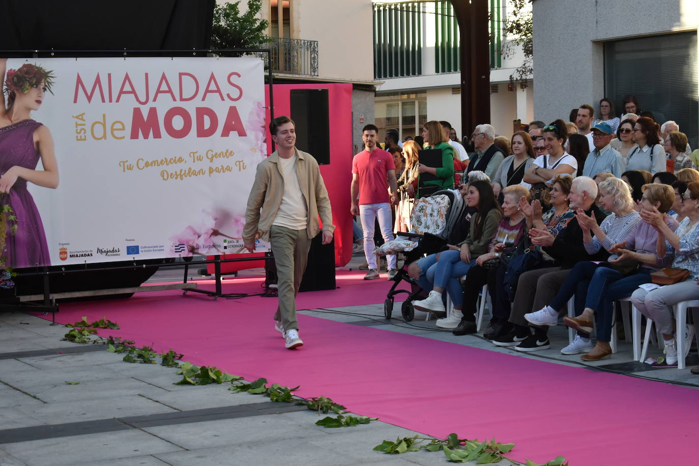 FOTOS: Éxito rotundo del desfile 'Miajadas está de moda' (1ª parte)