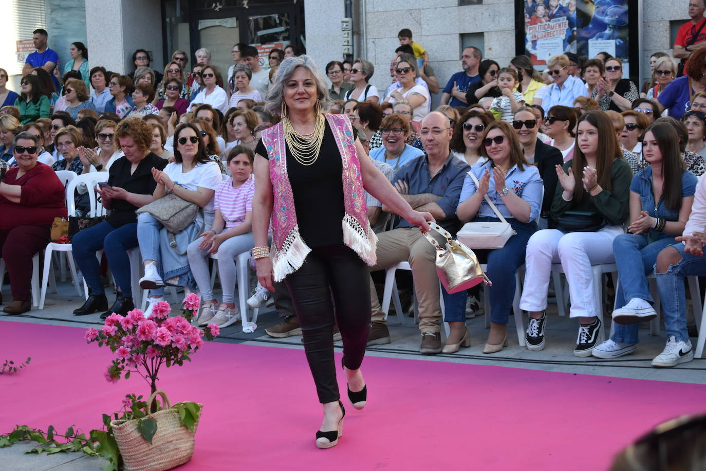 FOTOS: Éxito rotundo del desfile 'Miajadas está de moda' (1ª parte)