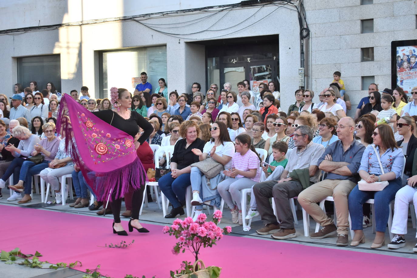 FOTOS: Éxito rotundo del desfile &#039;Miajadas está de moda&#039; (1ª parte)