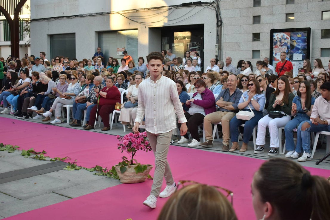 FOTOS: 'Miajadas está de moda… y de fiesta' con los mejores diseños para eventos (2ª parte)