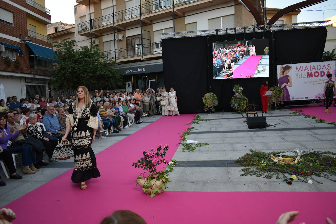 FOTOS: 'Miajadas está de moda… y de fiesta' con los mejores diseños para eventos (2ª parte)