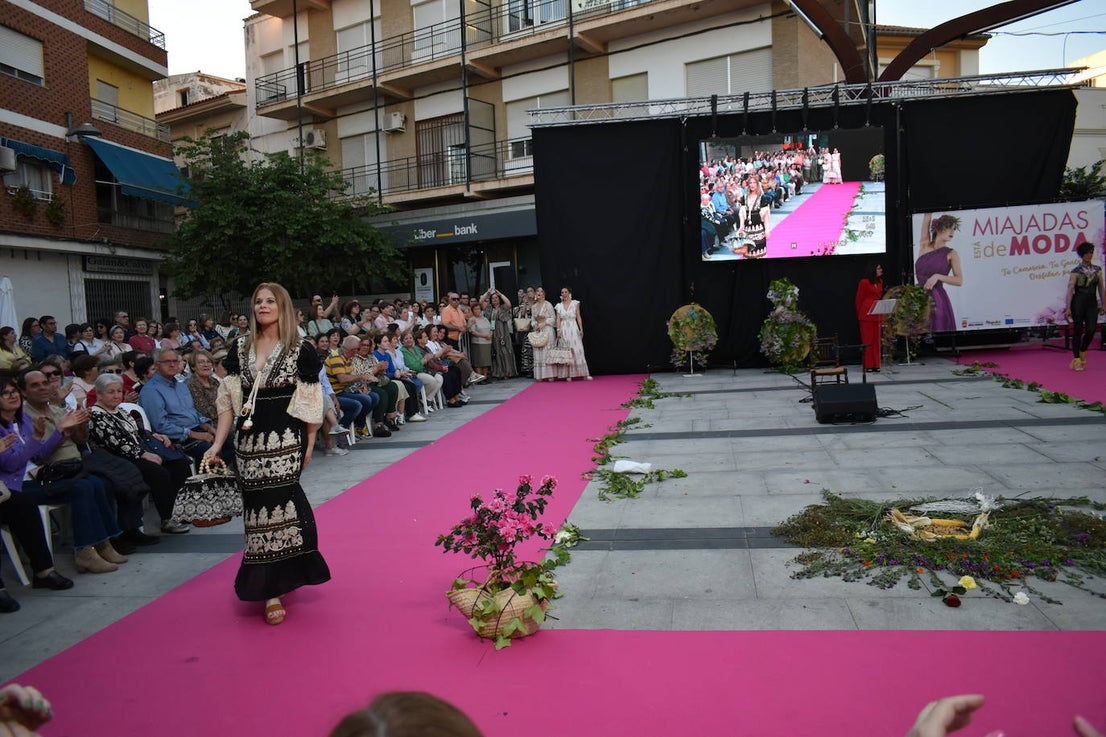 FOTOS: 'Miajadas está de moda… y de fiesta' con los mejores diseños para eventos (2ª parte)