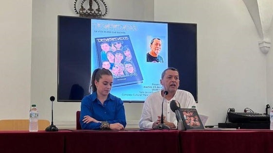 Julio Pérez presenta en Miajadas su libro 'Desheredados'