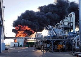 Incendio en la torre de refrigeración de agua en Conesa, Miajadas.