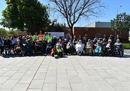 El Torrente Ballester y San Martín de Porres se unieron en una carrera en apoyo a la lucha contra la Esclerosis Lateral Amiotrófica, ELA. Los alumnos del instituto y los mayores de la residencia participaron juntos en la carrera organizada por los estudiantes