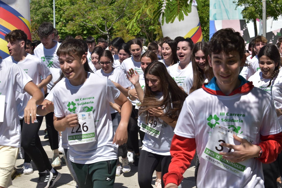 Fotos: El Torrente Ballester y San Martín de Porres corren juntos por la ELA