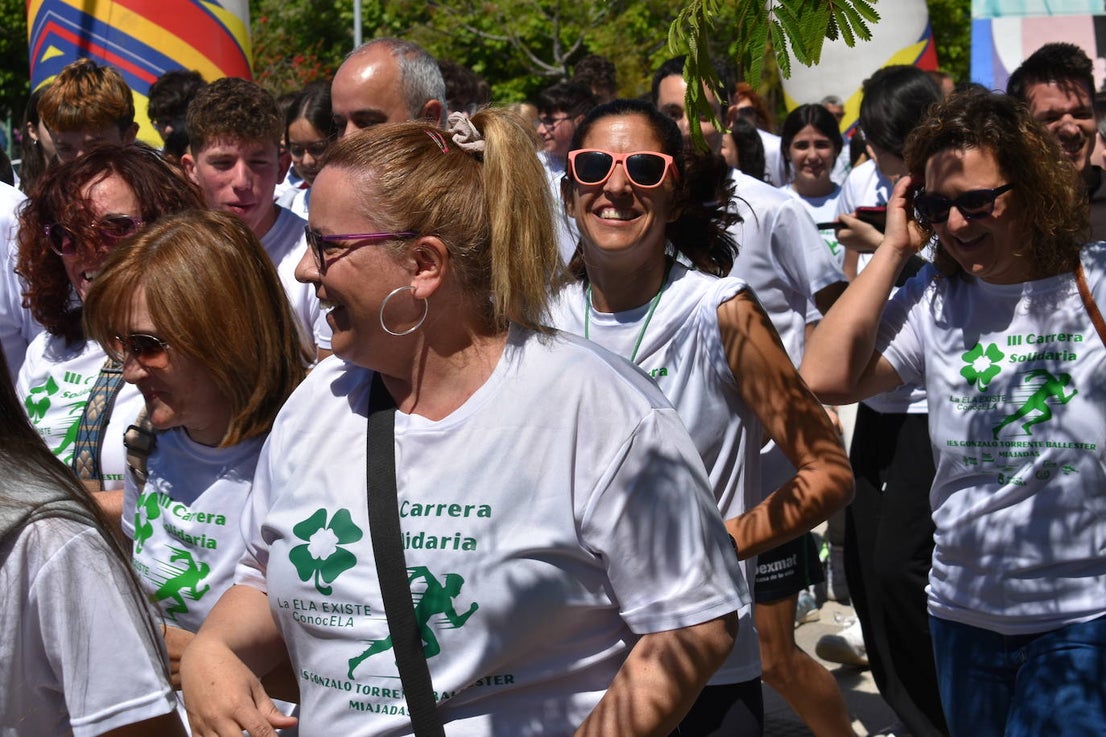 Fotos: El Torrente Ballester y San Martín de Porres corren juntos por la ELA