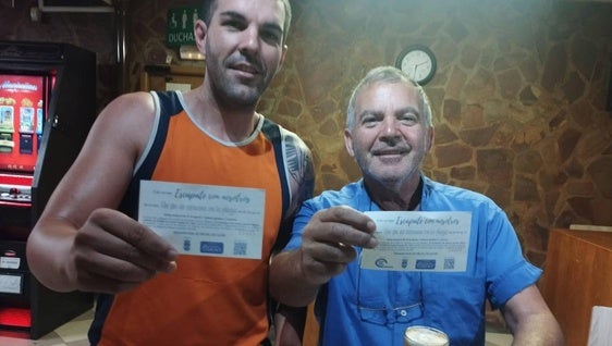 Los comerciantes locales sortean una 'escapada' a la playa