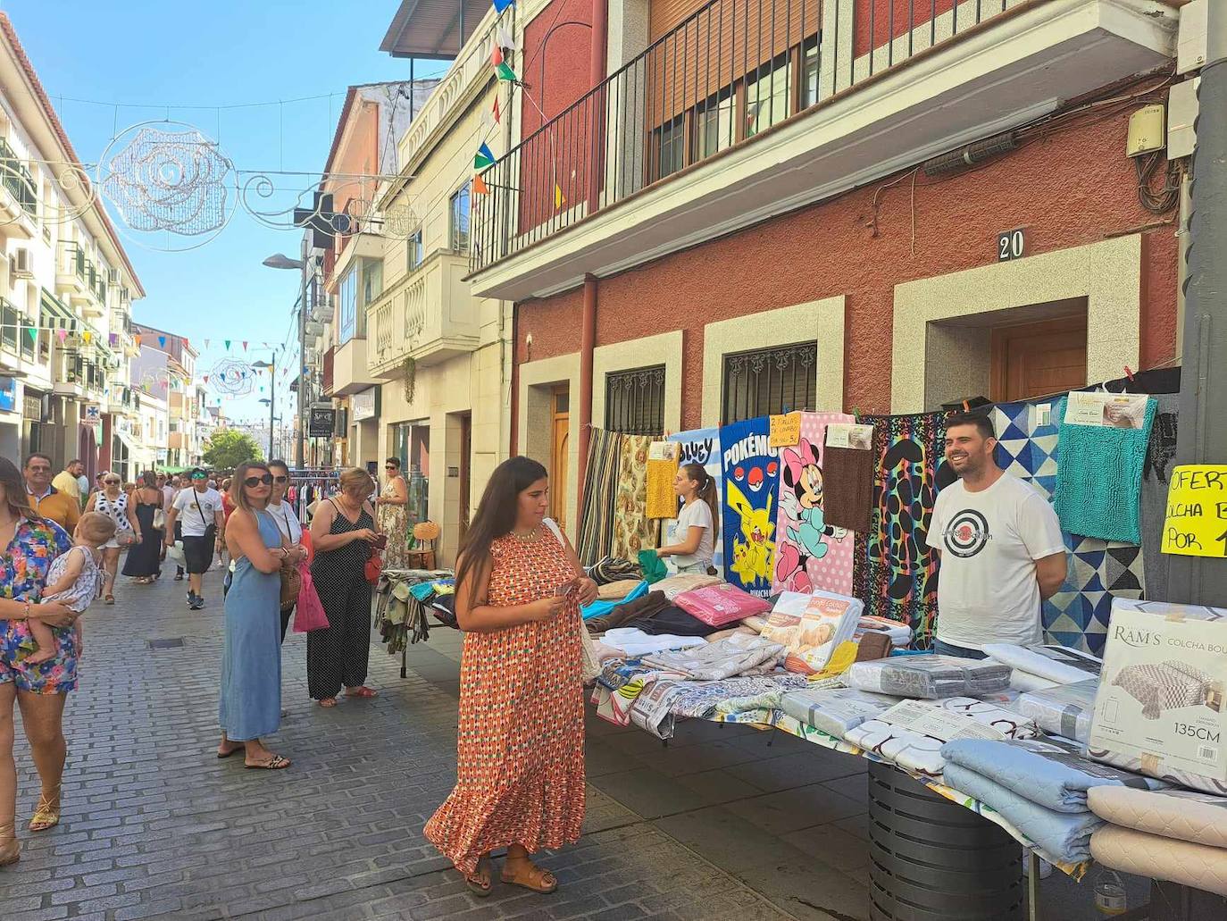 FOTOS: Más de 40 establecimientos se lanzan a la calle