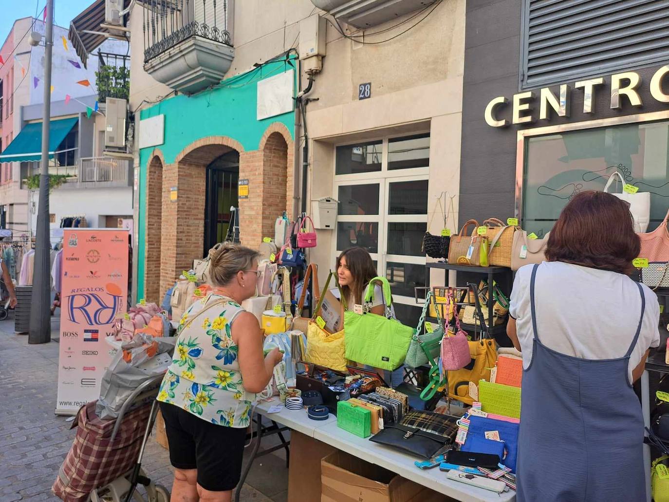 FOTOS: Más de 40 establecimientos se lanzan a la calle