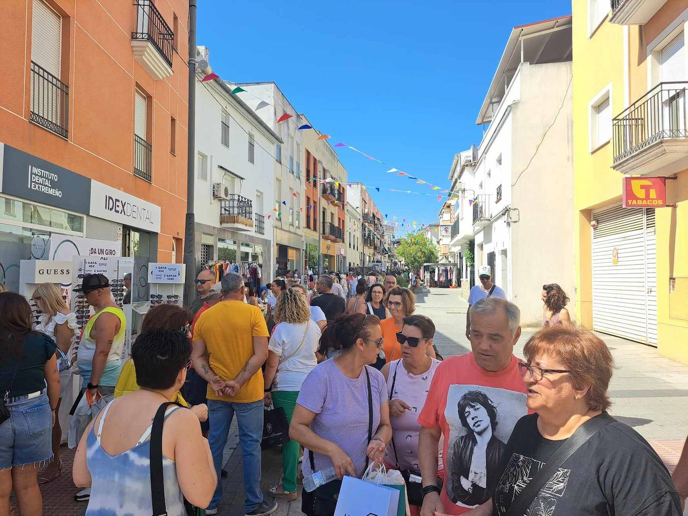 FOTOS: Más de 40 establecimientos se lanzan a la calle