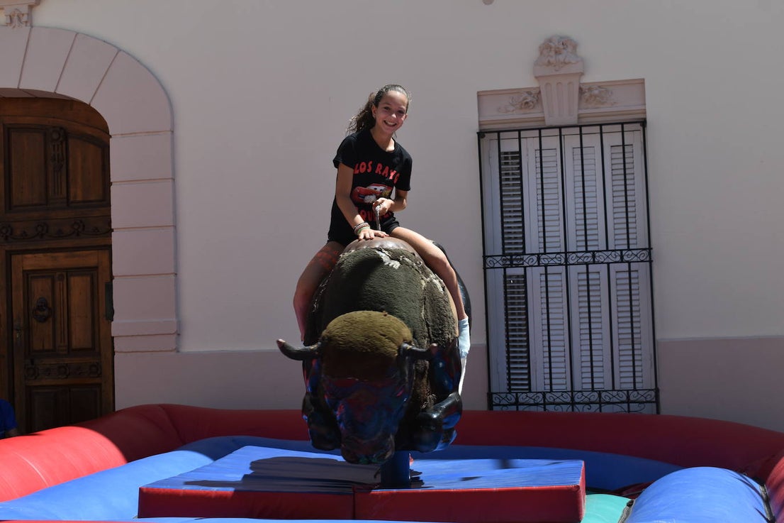 Fotos: Las peñas reinan en la Feria de día