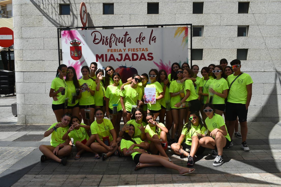 Fotos: Las peñas reinan en la Feria de día