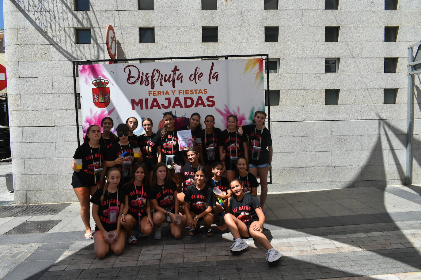 Fotos: Las peñas reinan en la Feria de día