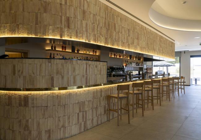 Aspecto de la barra de 14 metros del establecimiento.