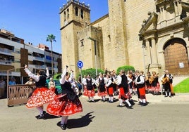 Grupo de coros y danzas La Dehesilla de Miajadas.
