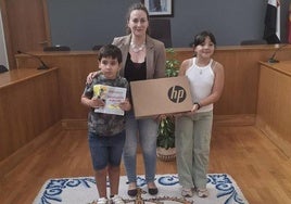 Noelia Velarde gana el ordenador portátil de la campaña de comercio de la vuelta al cole
