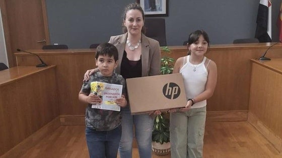 Noelia Velarde gana el ordenador portátil de la campaña de comercio de la vuelta al cole