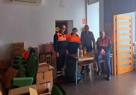 Voluntarios de Protección Civil Miajadas recibieron, organizaron y cargaron las donaciones con destino a la C. Valenciana.