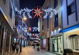 Estampa de una de las calles de Miajadas en Navidad.
