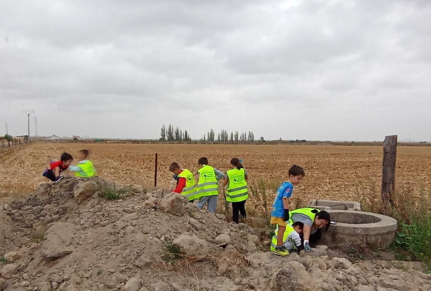 FOTOS: Los vecinos de Miajadas se unen para limpiar su entorno natural