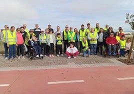 Los vecinos de Miajadas se unen y se reúnen el primer domingo de cada mes para mantener limpio el entorno natural de su municipio, para recoger kilos de basura arrojada en la naturaleza, lo que se conoce como 'basuraleza'