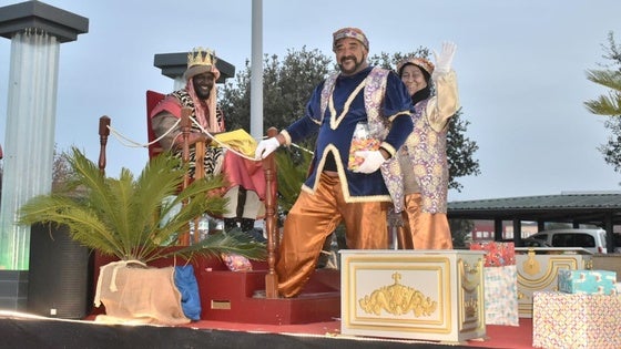 La cabalgata de los Reyes Magos reparte ilusión por Miajadas