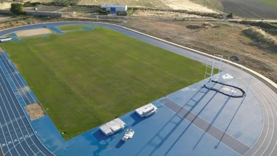 La pista de atletismo arranca poco a poco junto a sus corredores